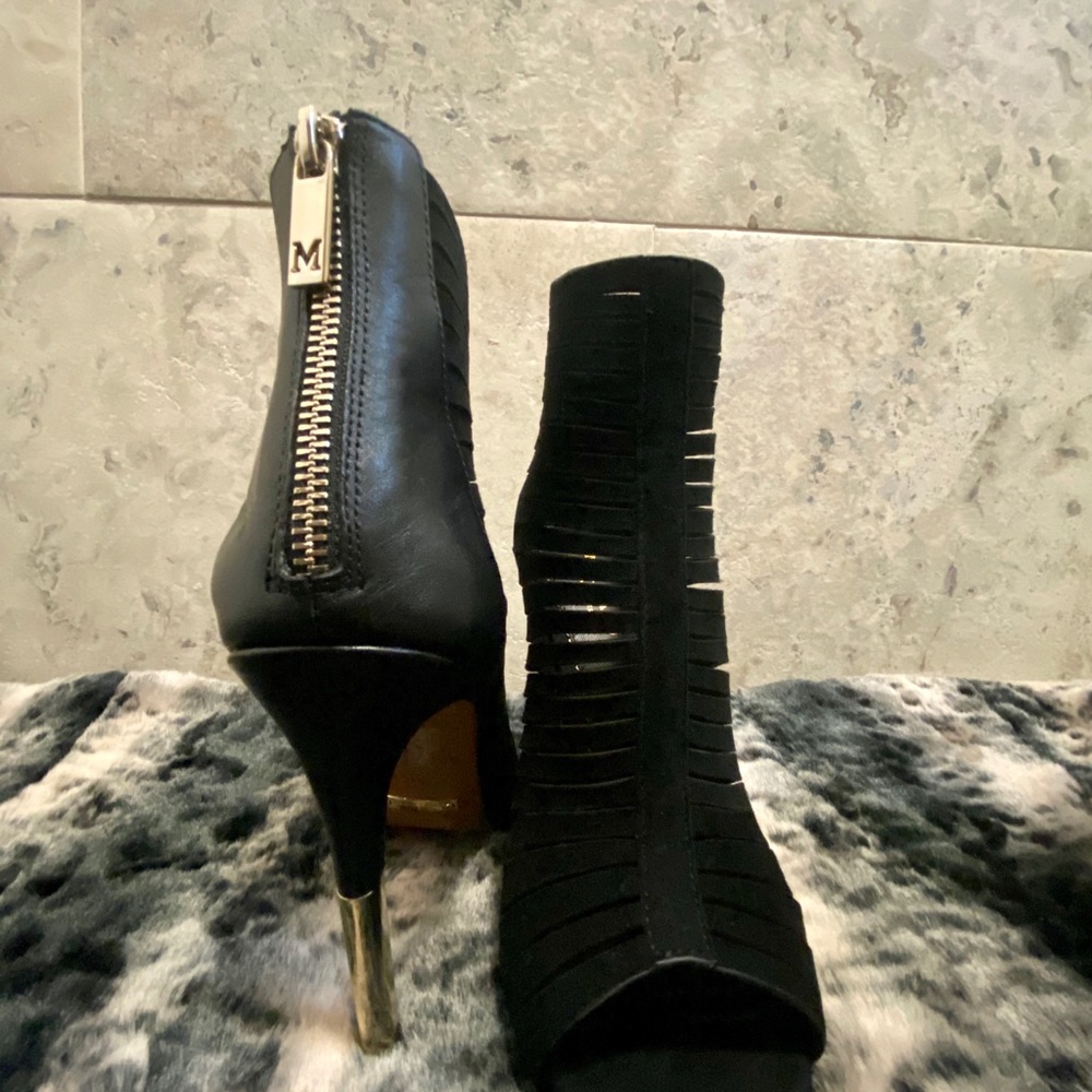 High Heels - Picture 4 of 7